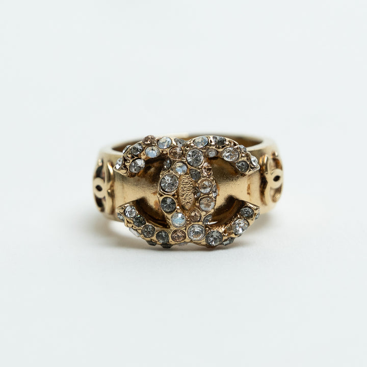 Pre-Loved Chanel™ Gold Tone Interlocking Logo Crystal Embellished Ring Size 53