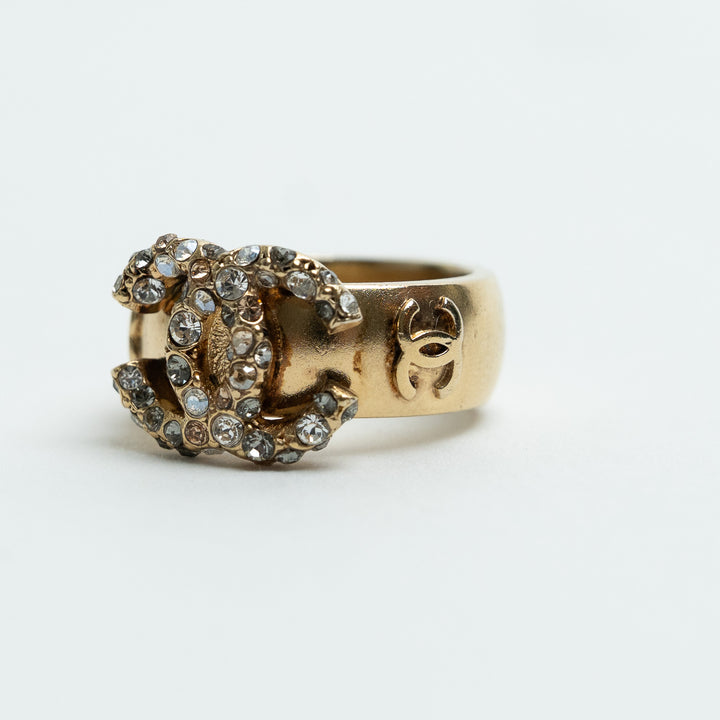 Pre-Loved Chanel™ Gold Tone Interlocking Logo Crystal Embellished Ring Size 53