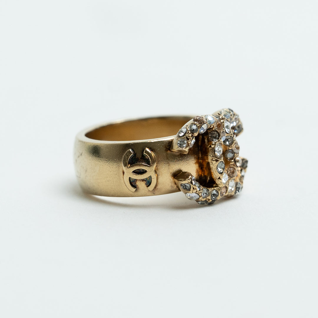 Pre-Loved Chanel™ Gold Tone Interlocking Logo Crystal Embellished Ring Size 53