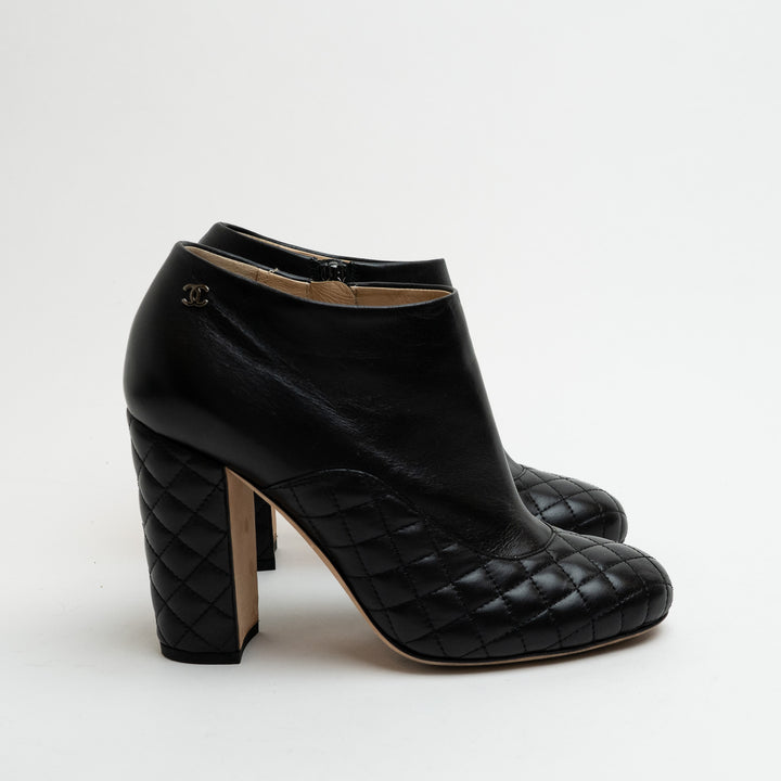 Pre-Loved Chanel™ Black Leather Quilted Block Heel Booties Size 38.5