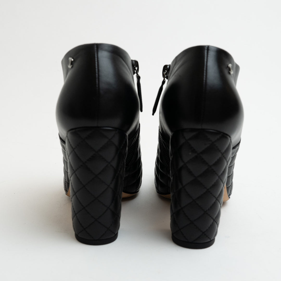 Pre-Loved Chanel™ Black Leather Quilted Block Heel Booties Size 38.5