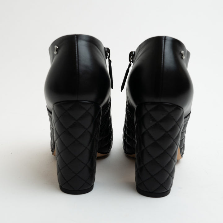 Pre-Loved Chanel™ Black Leather Quilted Block Heel Booties Size 38.5
