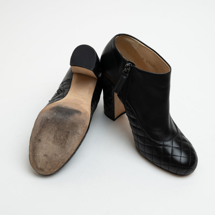 Pre-Loved Chanel™ Black Leather Quilted Block Heel Booties Size 38.5