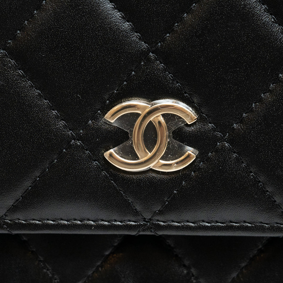 Pre-Loved Chanel™ Black Quilted Lambskin Oversized Pearl Strap Compact Wallet On Chain