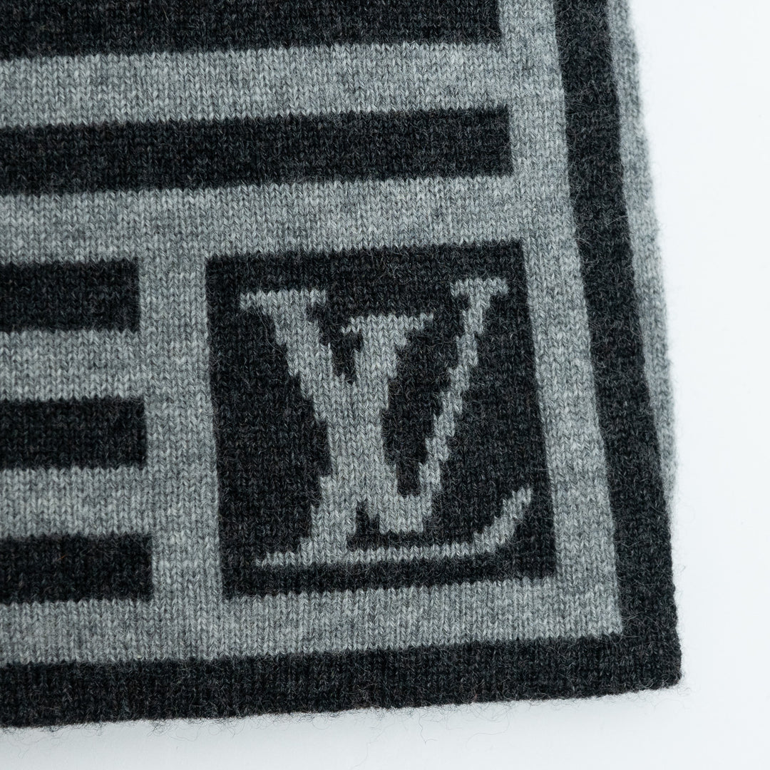Louis Vuitton Grey Cashmere Knit Scarf