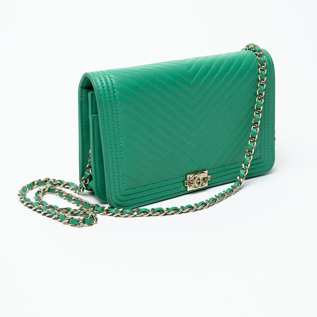 Pre-Loved Chanel™ Green Chevron Quilted Lambskin Boy Wallet on Chain