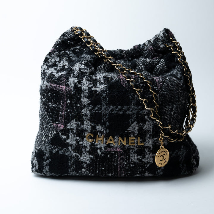 Pre-Loved Chanel™ Black & Grey Tweed Houndstooth Patchwork Small 22 Hobo Bag