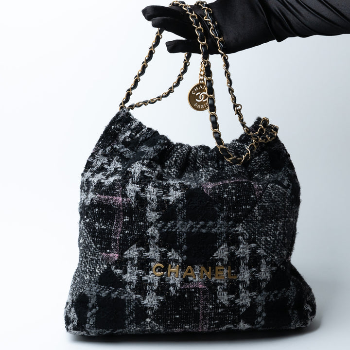 Pre-Loved Chanel™ Black & Grey Tweed Houndstooth Patchwork Small 22 Hobo Bag