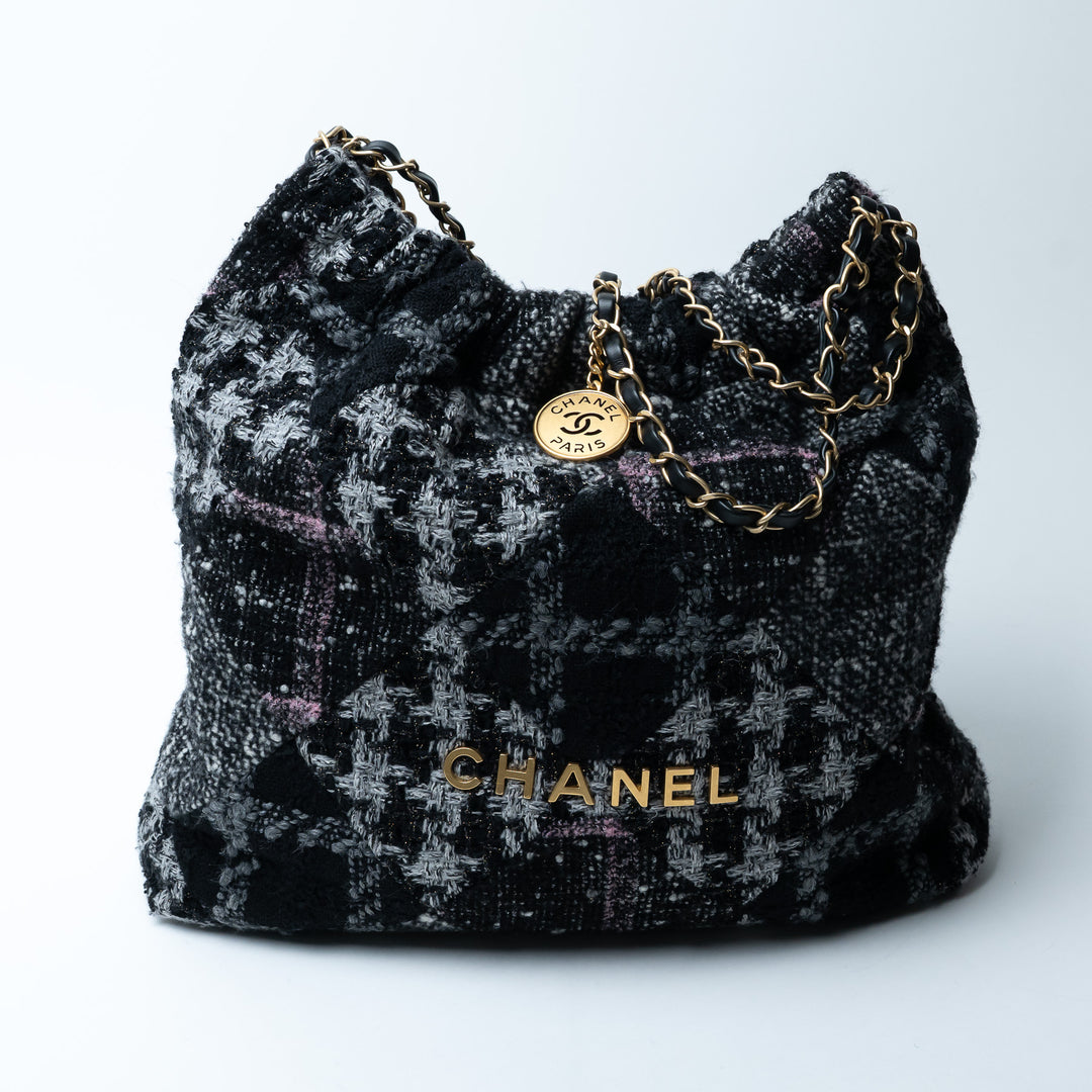Pre-Loved Chanel™ Black & Grey Tweed Houndstooth Patchwork Small 22 Hobo Bag