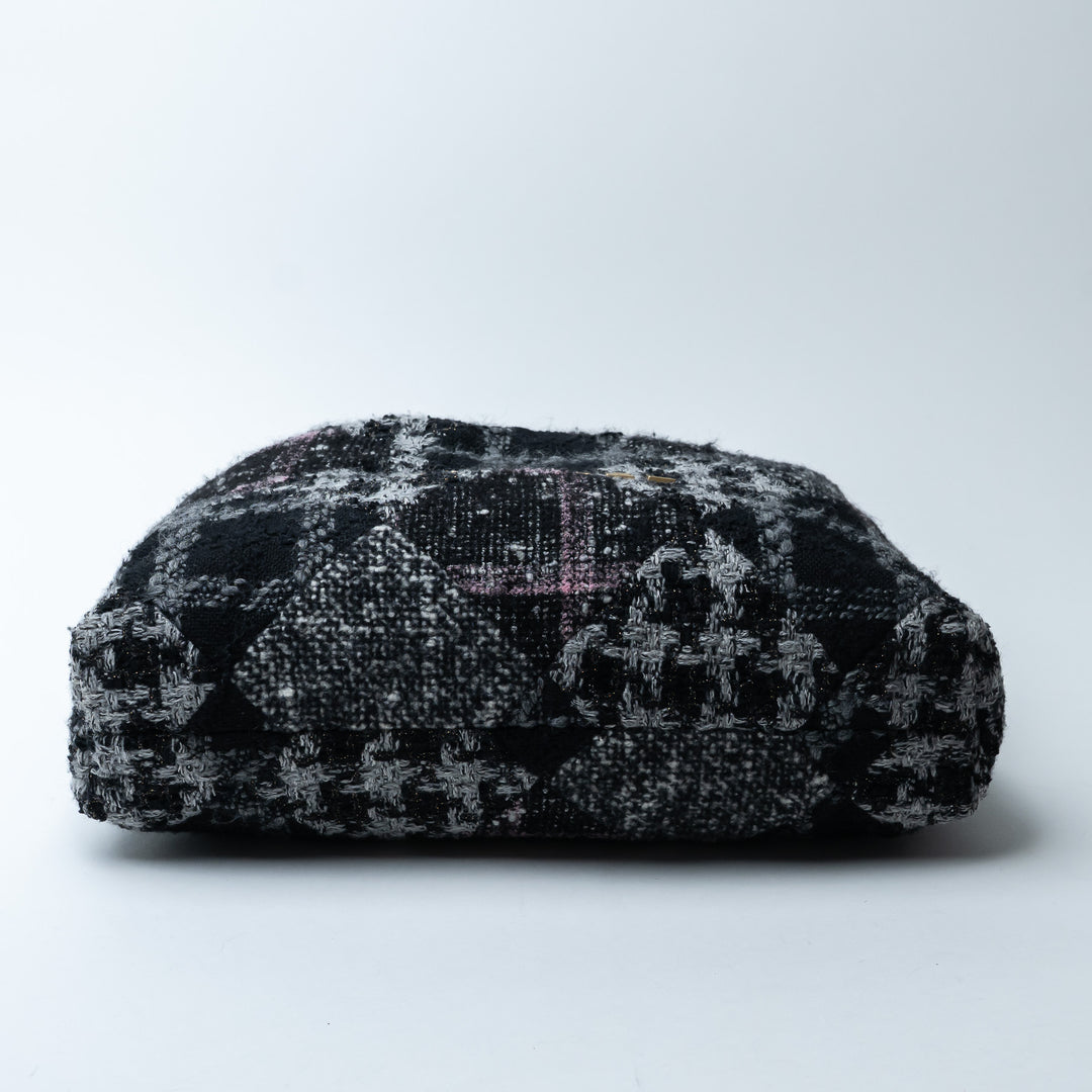 Pre-Loved Chanel™ Black & Grey Tweed Houndstooth Patchwork Small 22 Hobo Bag