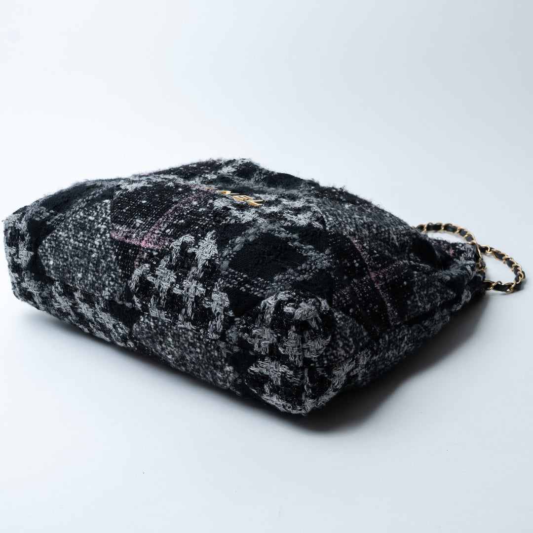 Pre-Loved Chanel™ Black & Grey Tweed Houndstooth Patchwork Small 22 Hobo Bag
