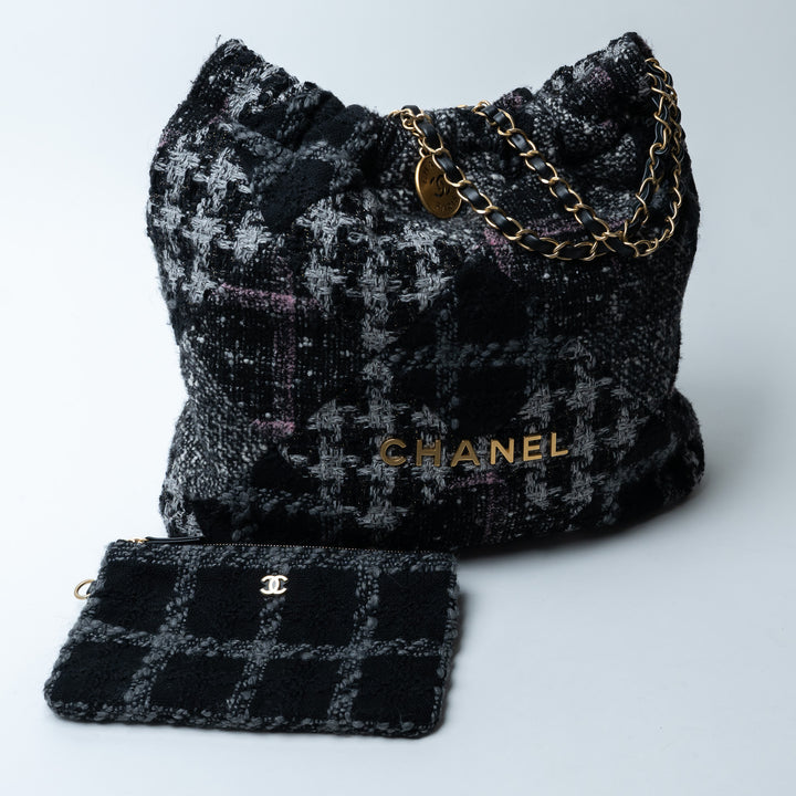 Pre-Loved Chanel™ Black & Grey Tweed Houndstooth Patchwork Small 22 Hobo Bag