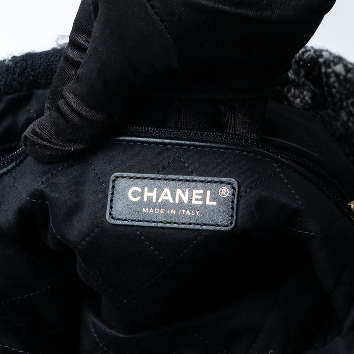 Pre-Loved Chanel™ Black & Grey Tweed Houndstooth Patchwork Small 22 Hobo Bag
