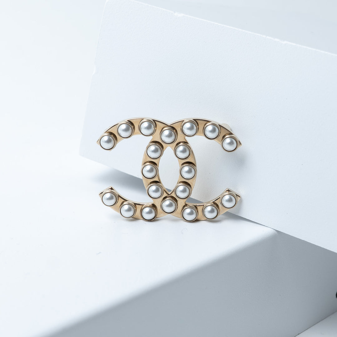 Pre-Loved Chanel™ Gold-Tone Brooch with Faux Pearl Embellished Details