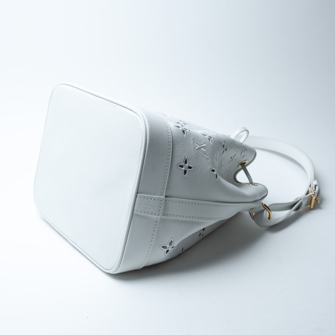 Louis Vuitton White Calfskin Perforated Leather Petit Noe Broderie Anglaise Bucket Bag