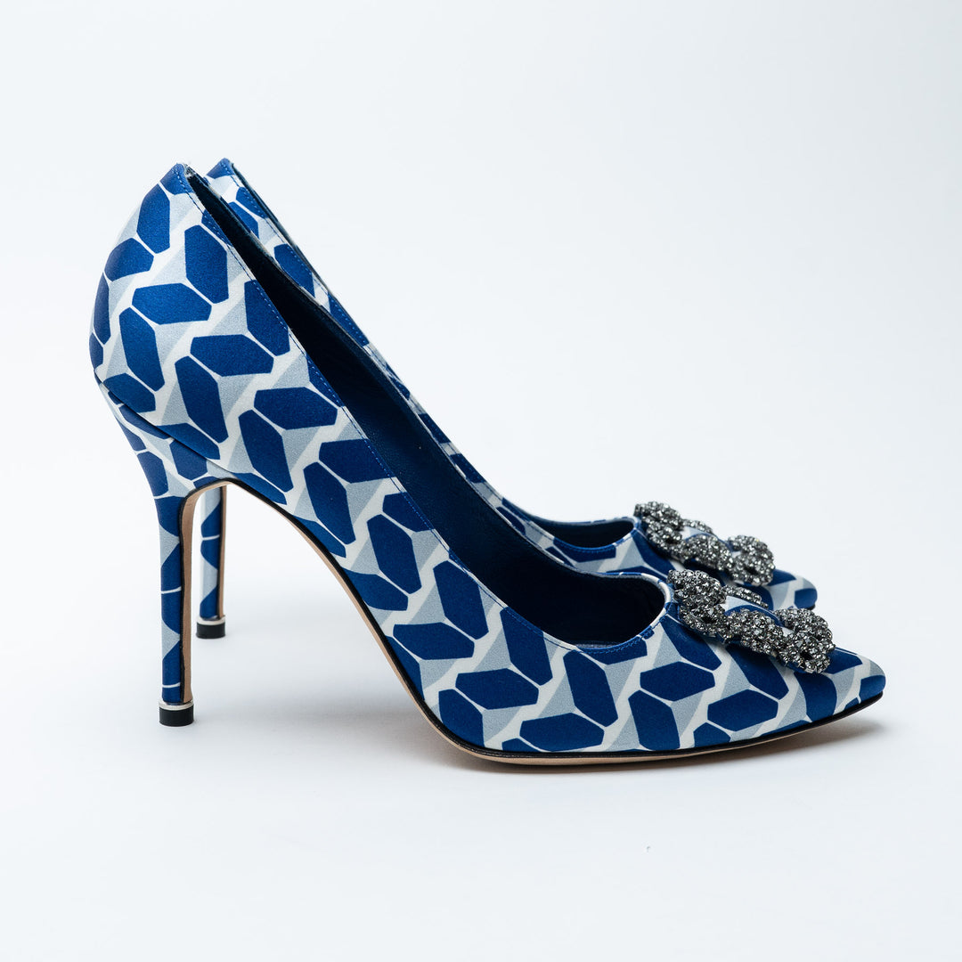 Blue and White Satin Hangisi Pumps. (front)