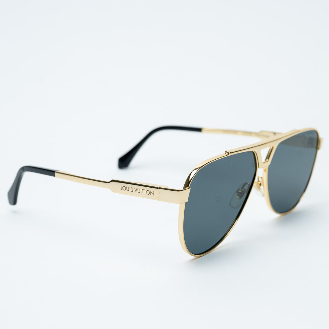 Gold and Gray Metal Aviator Sunglasses. (front)