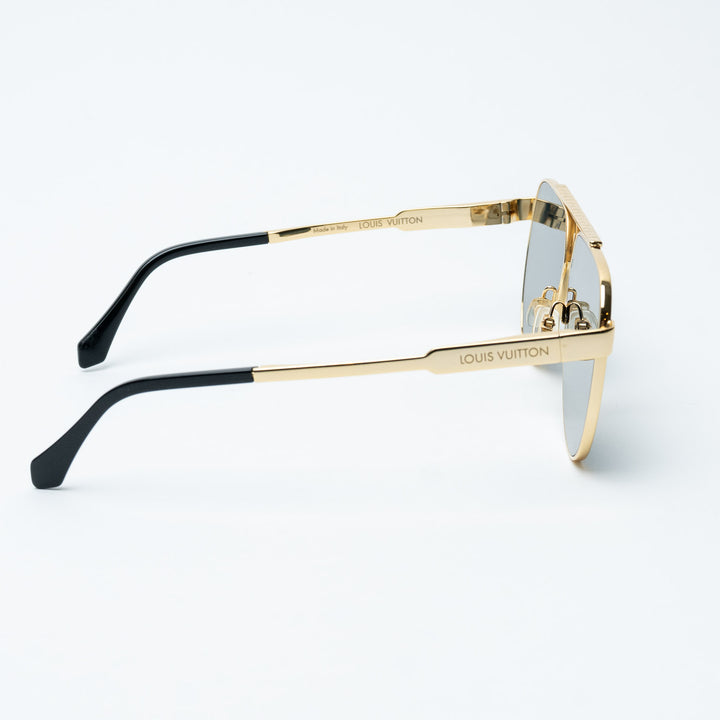 Gold and Gray Metal Aviator Sunglasses. (view 3)