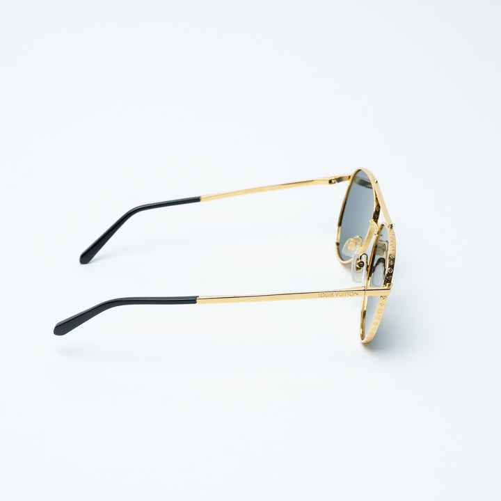 Gold and Gray Metal Round Aviator Sunglasses. (view 3)