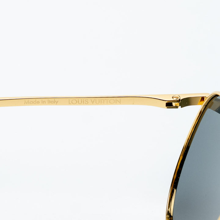 Gold and Gray Metal Round Aviator Sunglasses. (view 6)