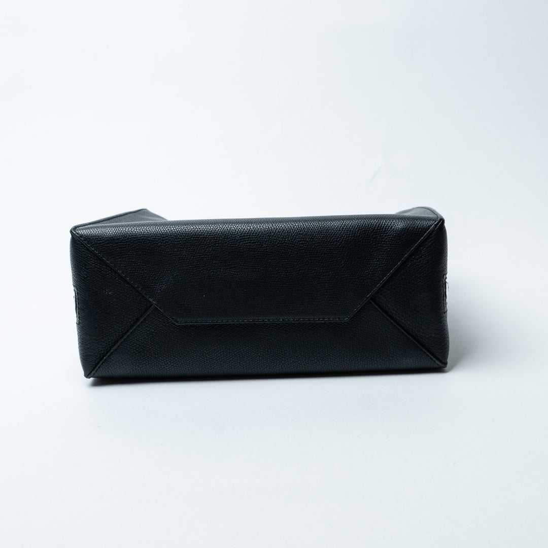 Black Grained Leather Papier A4 Zip Around Tote Bag. (view 5)