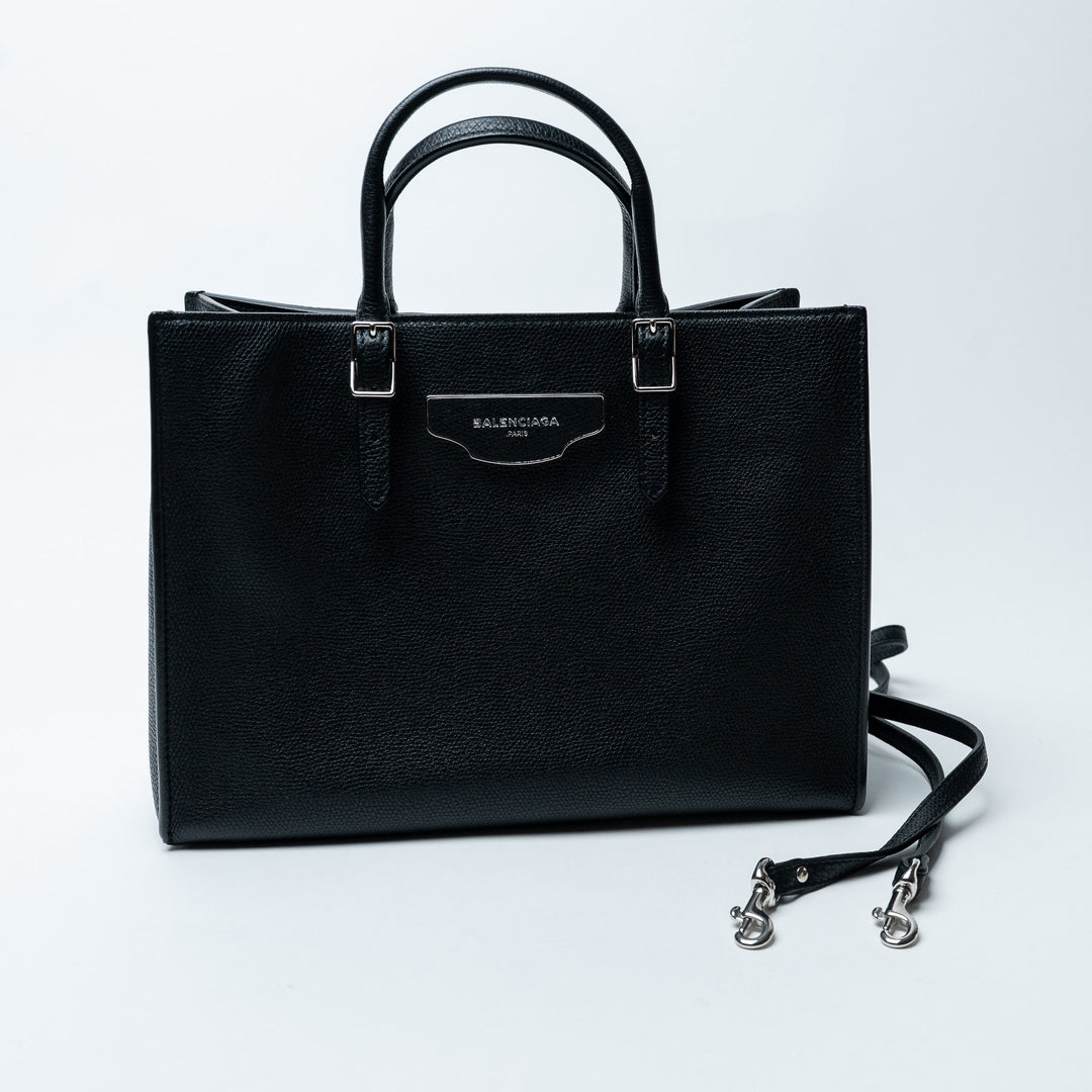 Black Grained Leather Papier A4 Zip Around Tote Bag. (view 7)