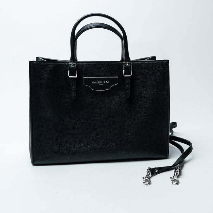 Black Grained Leather Papier A4 Zip Around Tote Bag. (view 7)
