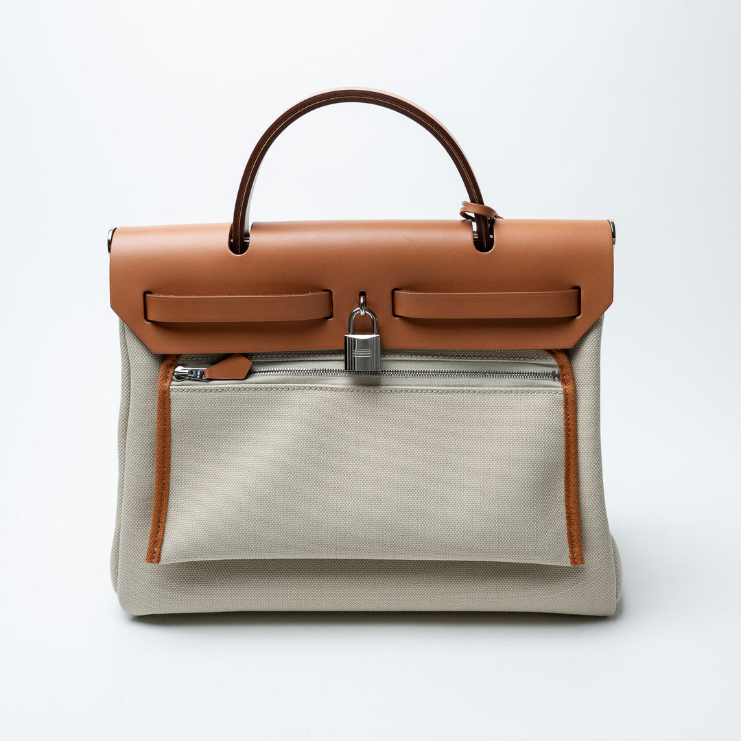 Béton Canvas and Naturel Vache Hunter Leather Herbag 31. (front)