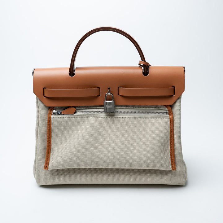 Béton Canvas and Naturel Vache Hunter Leather Herbag 31. (front)