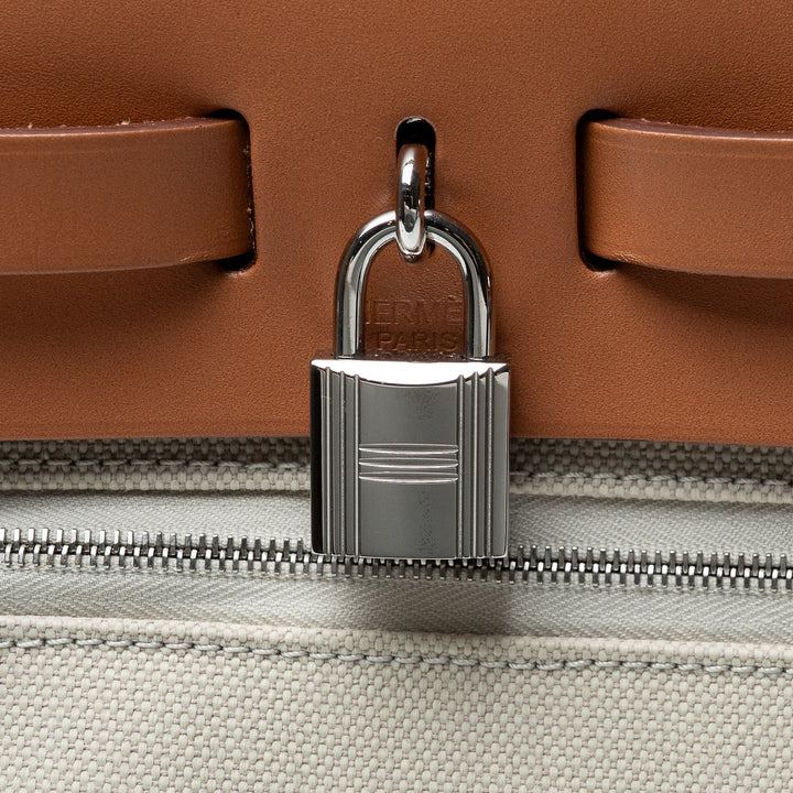 Béton Canvas and Naturel Vache Hunter Leather Herbag 31. (view 2)