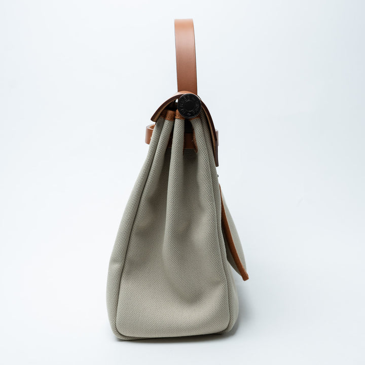 Béton Canvas and Naturel Vache Hunter Leather Herbag 31. (view 3)