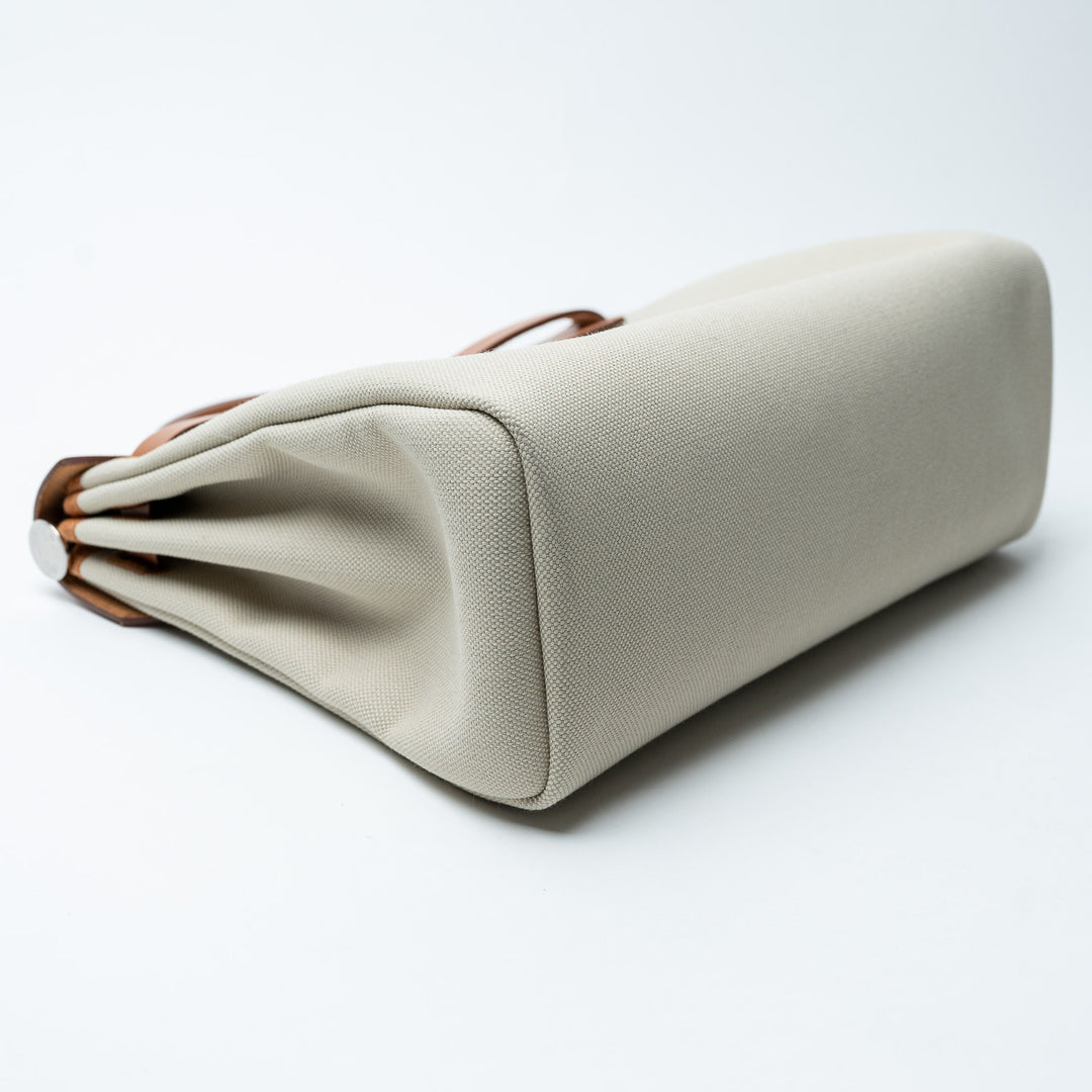 Béton Canvas and Naturel Vache Hunter Leather Herbag 31. (view 6)