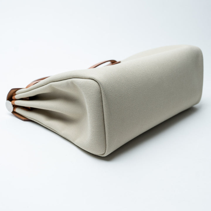 Béton Canvas and Naturel Vache Hunter Leather Herbag 31. (view 6)