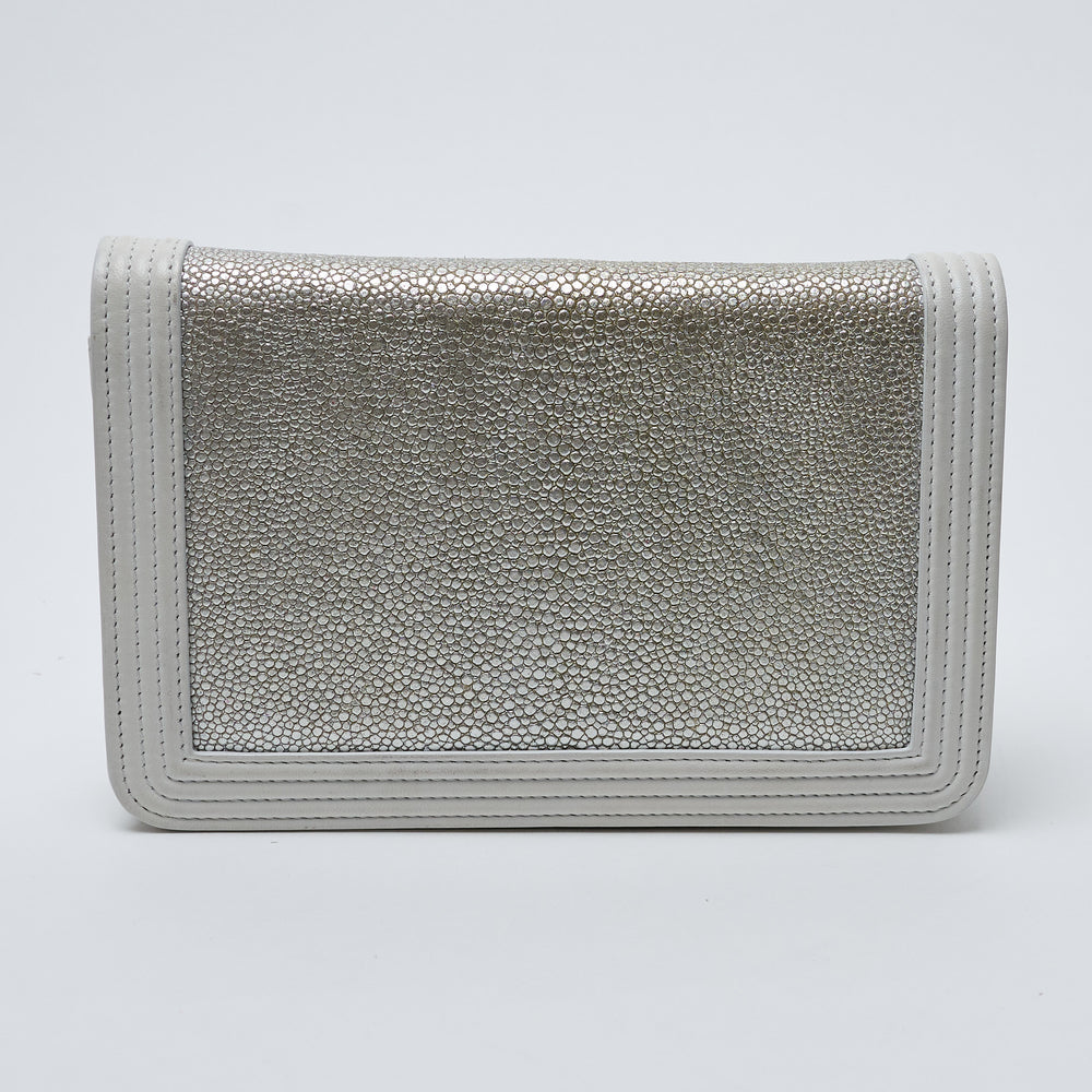 Silver Stingray and White Leather Boy Wallet on Chain. (view 2)