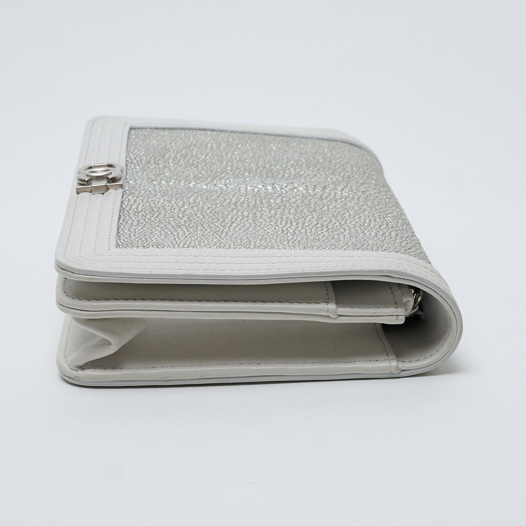 Silver Stingray and White Leather Boy Wallet on Chain. (view 3)