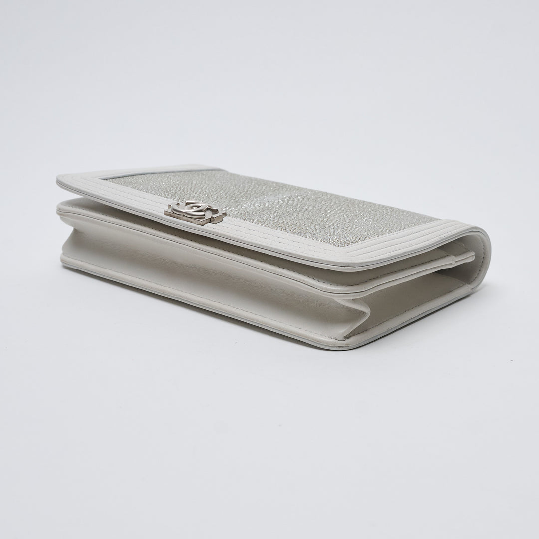 Silver Stingray and White Leather Boy Wallet on Chain. (view 4)