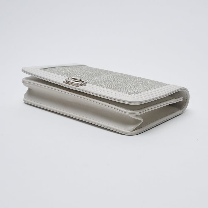 Silver Stingray and White Leather Boy Wallet on Chain. (view 4)