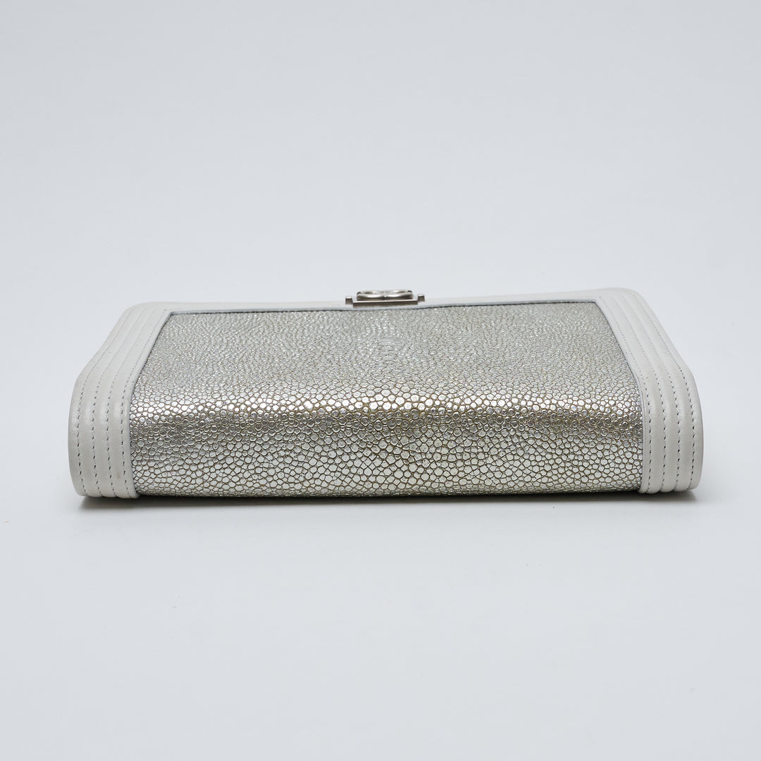 Silver Stingray and White Leather Boy Wallet on Chain. (view 7)