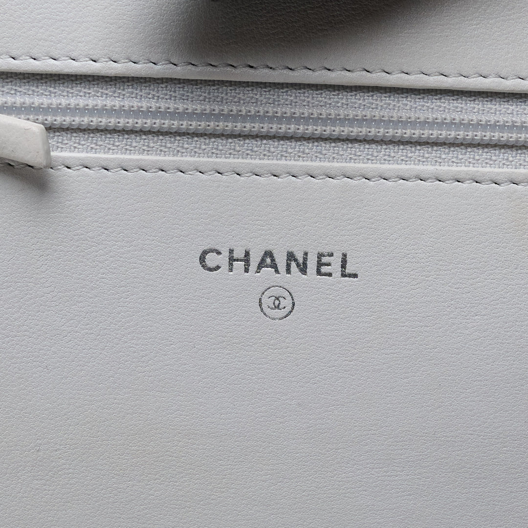 Silver Stingray and White Leather Boy Wallet on Chain. (view 10)