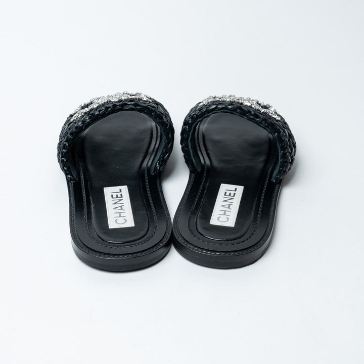 Black Raffia Crystal Logo Slides. (view 4)