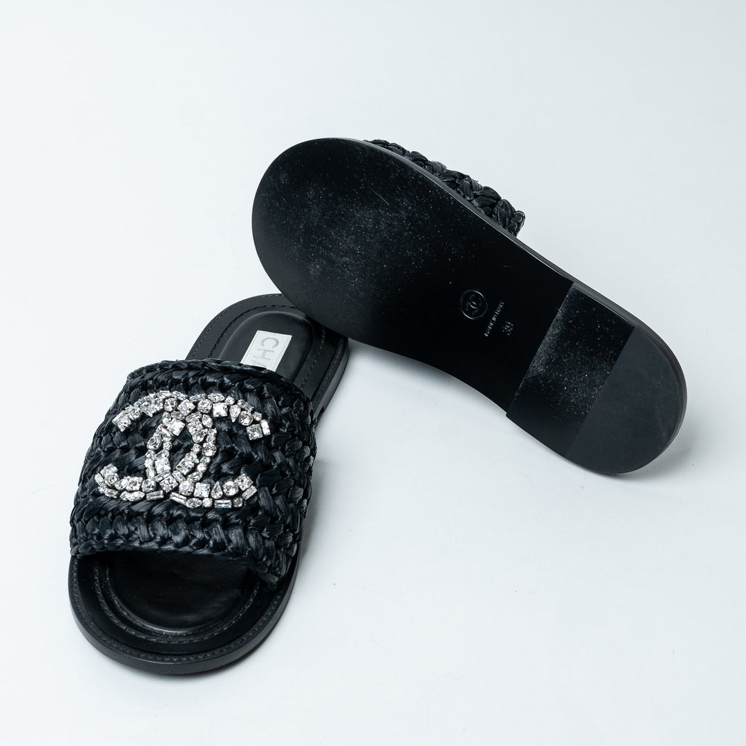 Black Raffia Crystal Logo Slides. (view 5)