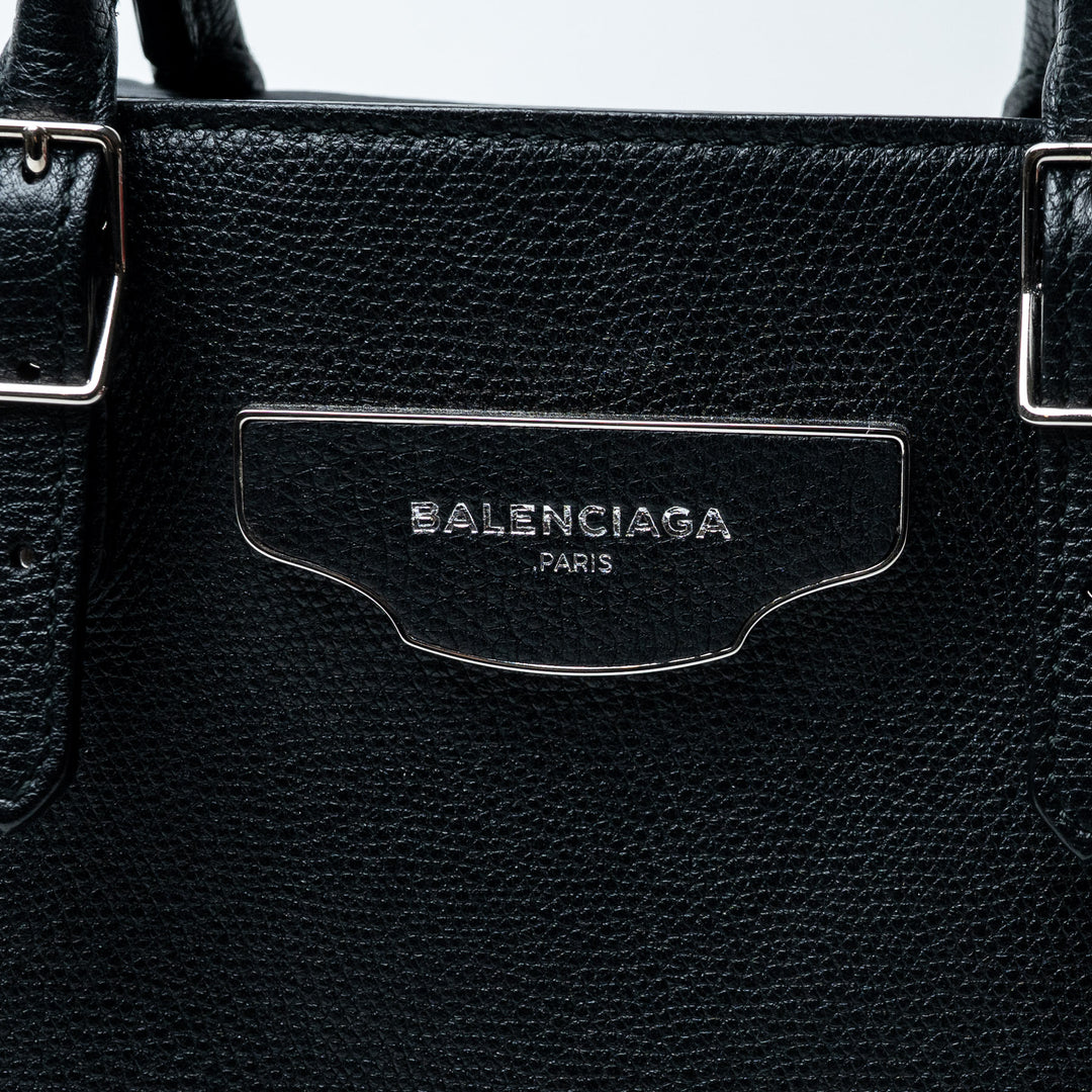 Black Grained Leather Papier A4 Zip Around Tote Bag. (view 2)