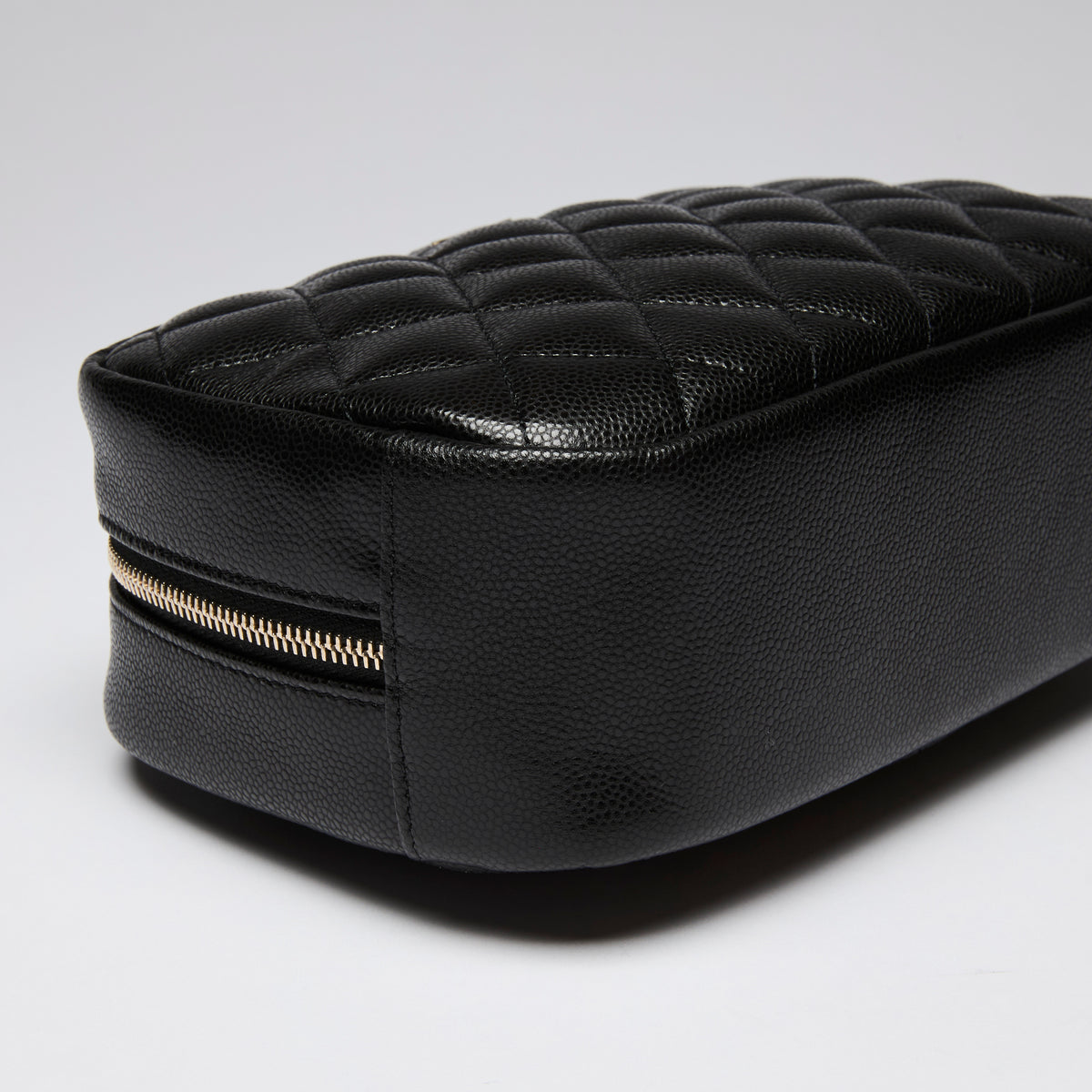 Pre-Loved Chanel ™ Black Grained Leather Cosmetic Pouch