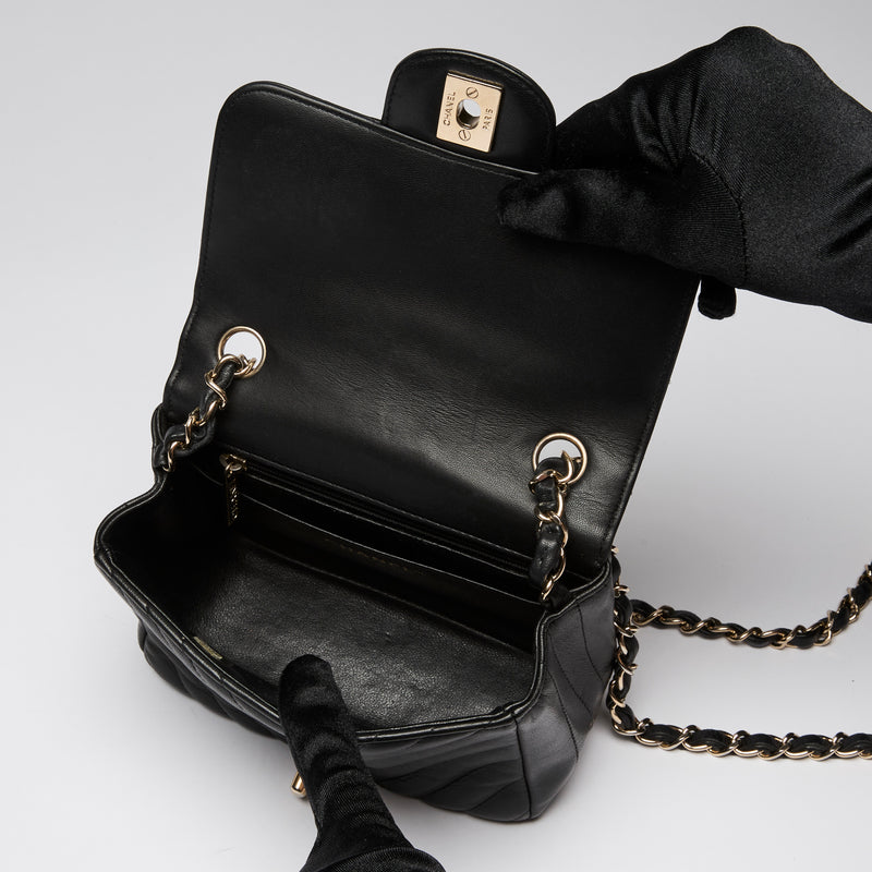 Pre-Loved Chanel ™ Black Square Chevron Mini Flap Bag