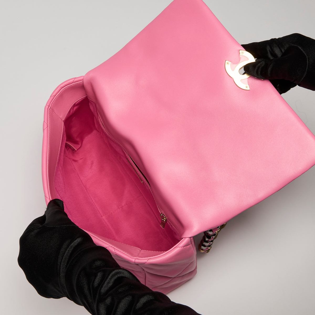 Pre-Loved Chanel™ Pink Grained Leather Shoulder Bag