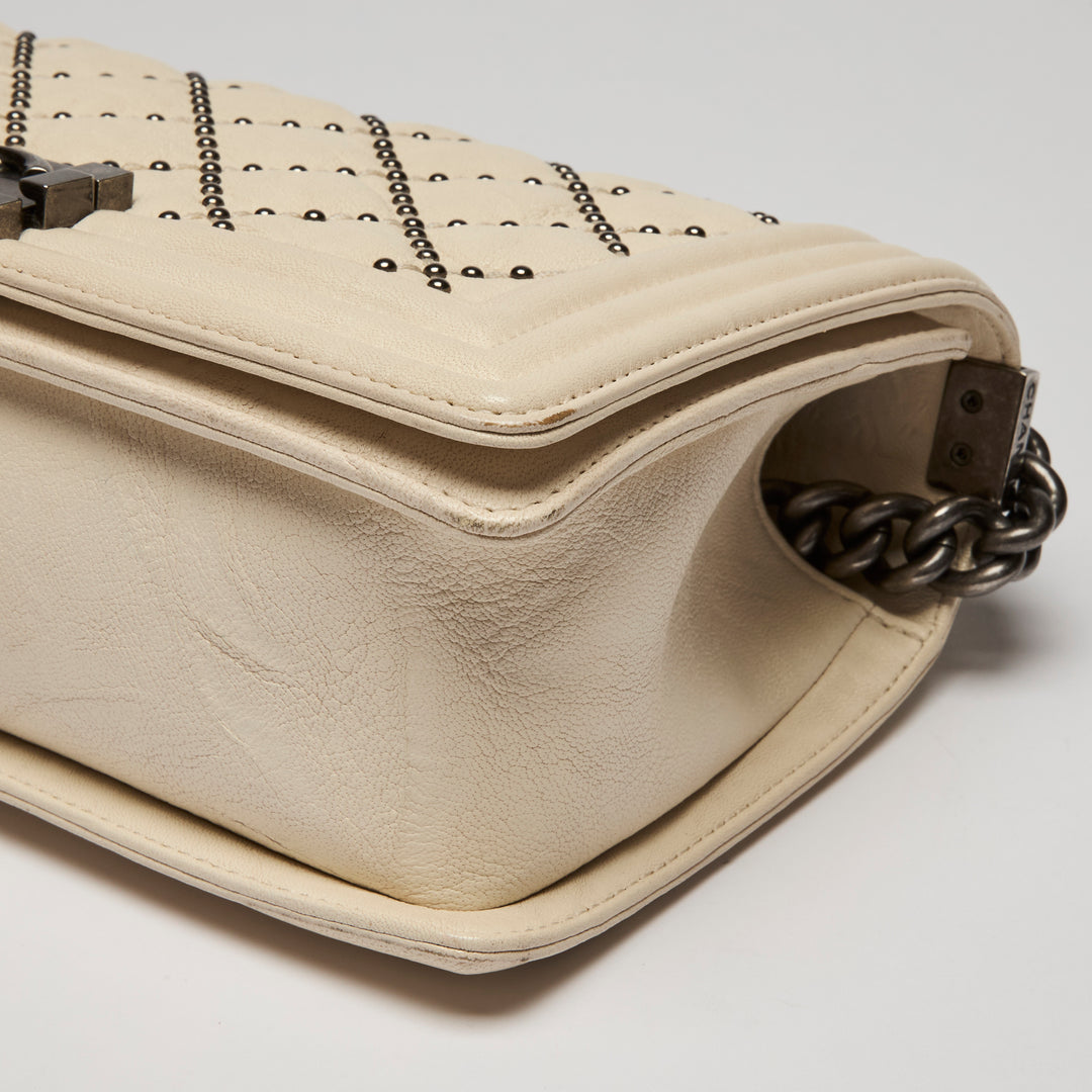 Pre-Loved Chanel™ Cream Grained Leather Boy Bag