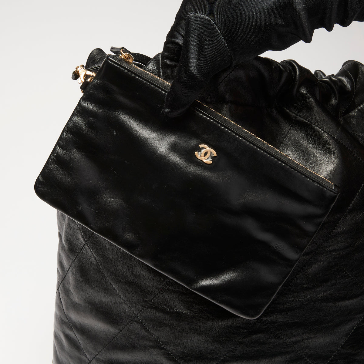 Pre-Loved Chanel™ Black Grained Leather 22 Large Shoulder Bag