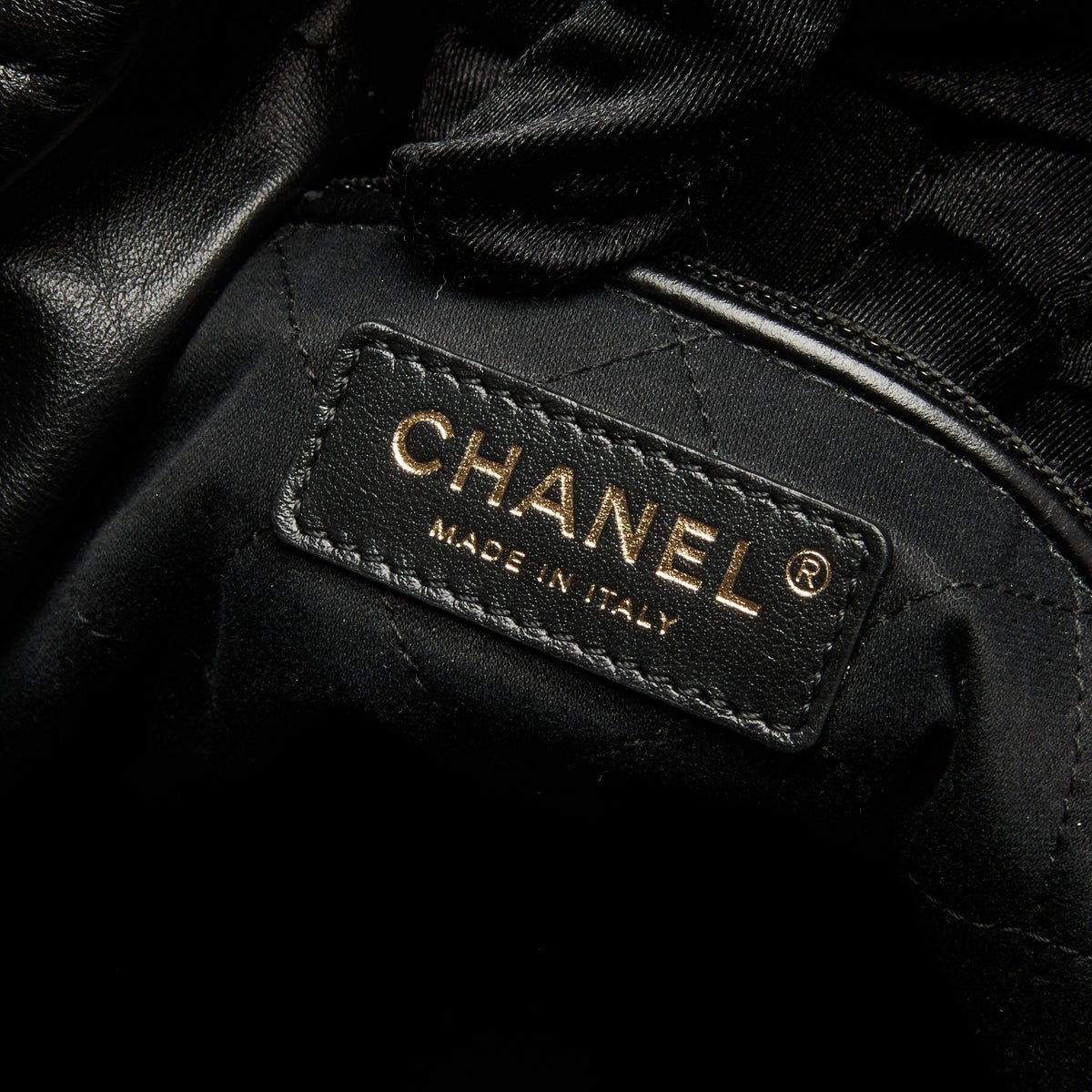 Pre-Loved Chanel™ Black Grained Leather 22 Large Shoulder Bag