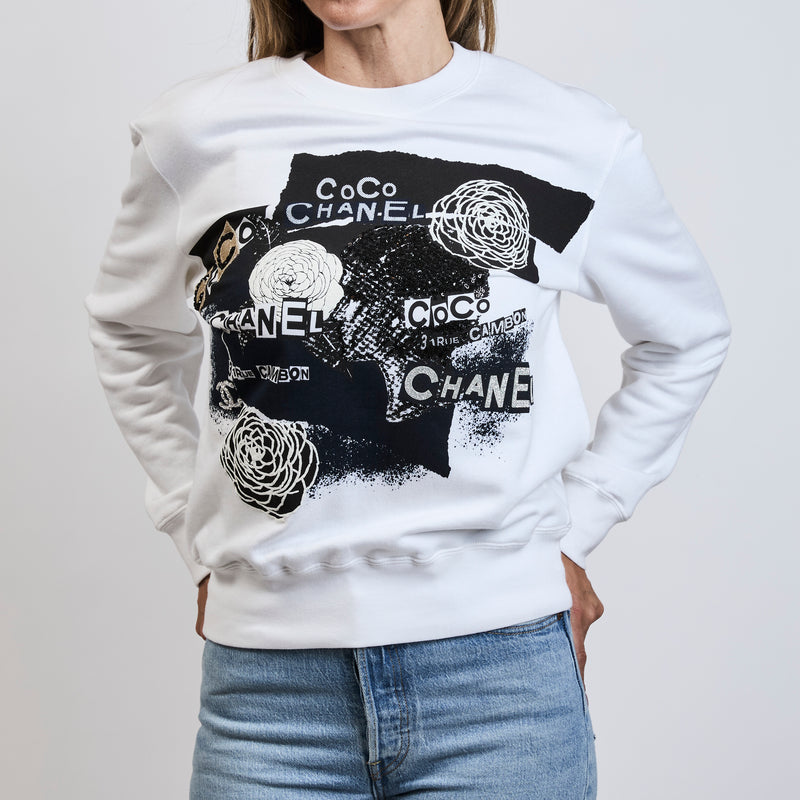 Pre-Loved Chanel ™ White Graphic Long Sleeve Crew Neck Sweater Size S