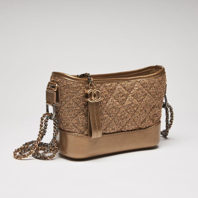 Excellent Pre-Loved Gold Tweed and Leather Top Zip Long Chain Bag (front)